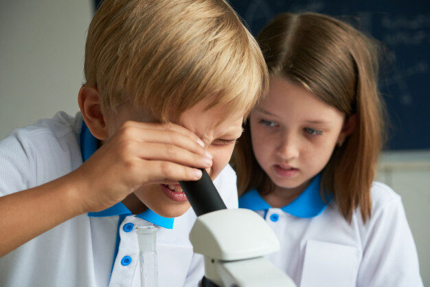 children-learning-chemistry_1098-16774